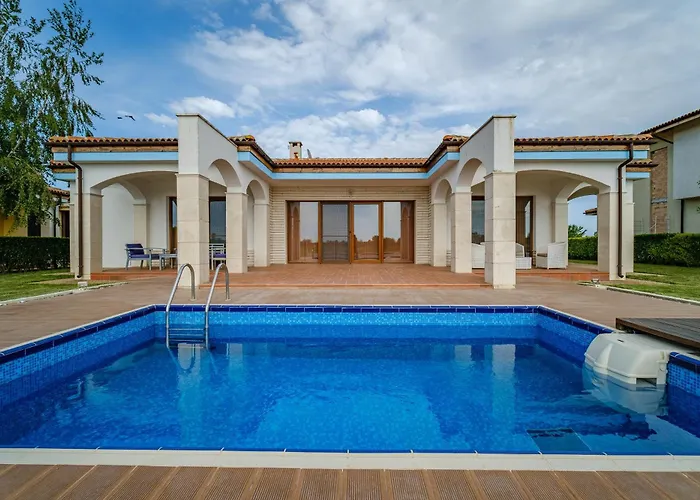 At Lighthouse Golf By Parnas Estate Balchik