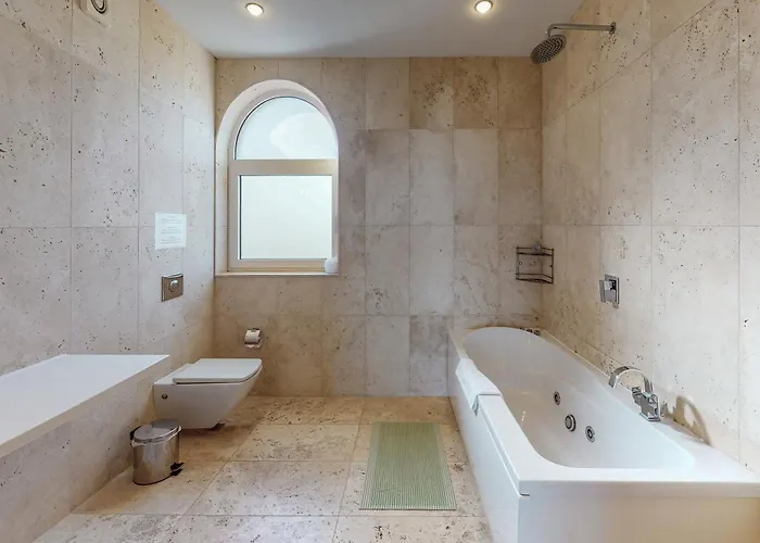 At Lighthouse Golf By Parnas Estate